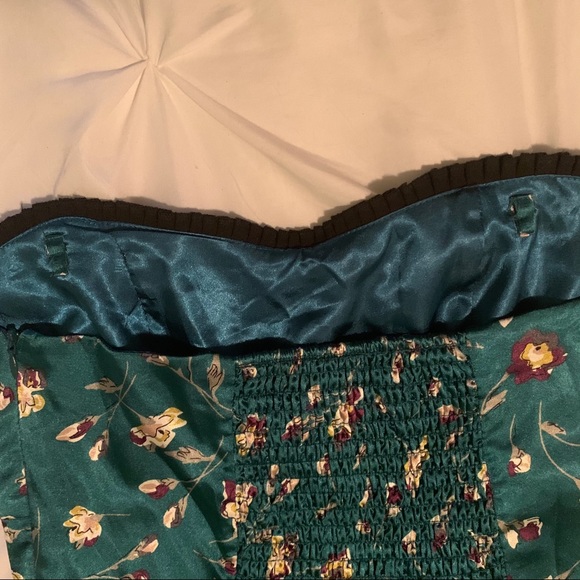 Green Dress - Picture 3 of 10